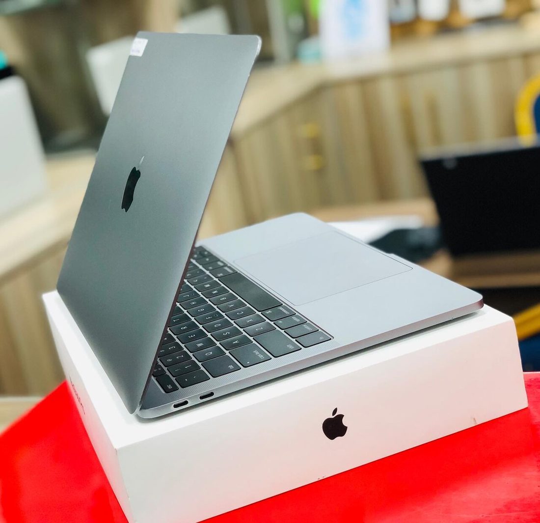 Apple MacBook Pro Apple M2 16GB/512GB